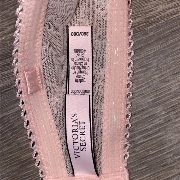 Victoria’s Secret lacy strapless bra - Picture 3 of 3